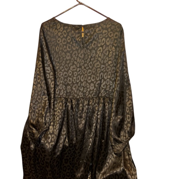 Umgee XL Dress (Shiny Leopard print) - Picture 2 of 4
